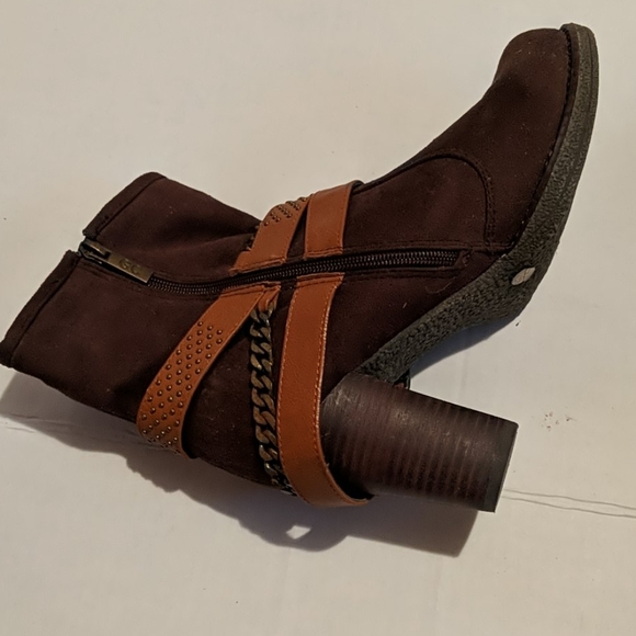 Faux suede and faux leather straps and boots - Picture 2 of 3